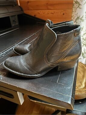 Born Rachelle Black Leather Ankle Booties